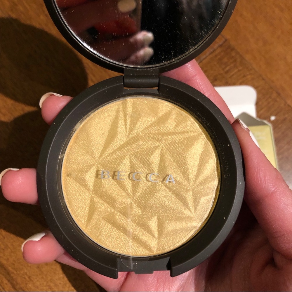 BNWT BECCA Skin Perfector Pressed Powder